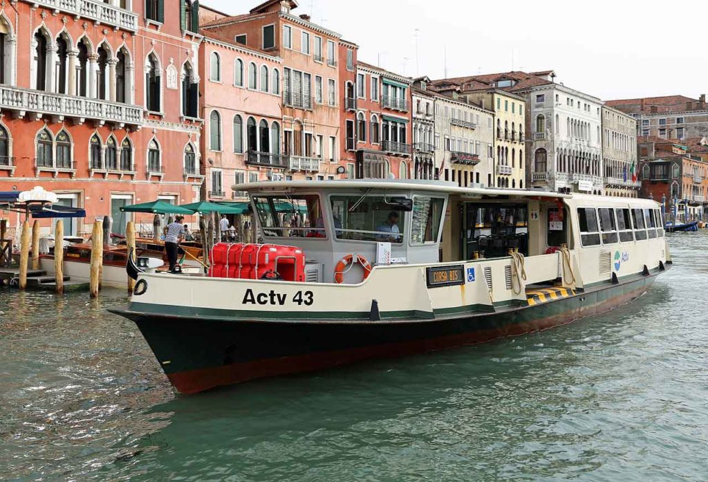 Vaporetti - Venedig und seine Wasserbusse